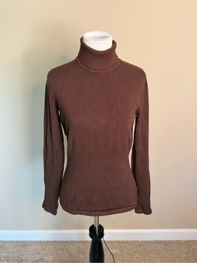 Lolë Classic Brown Turtleneck Sweater